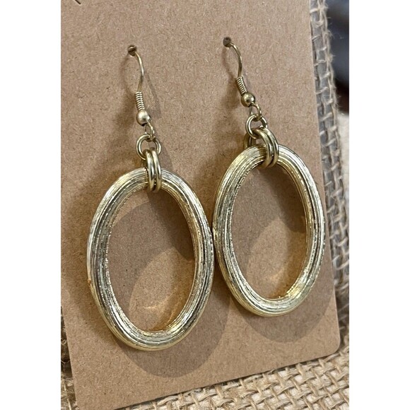 LARGE GOLD TONE METAL OVAL HOOP DANGLE EARRINGS - Picture 3 of 5